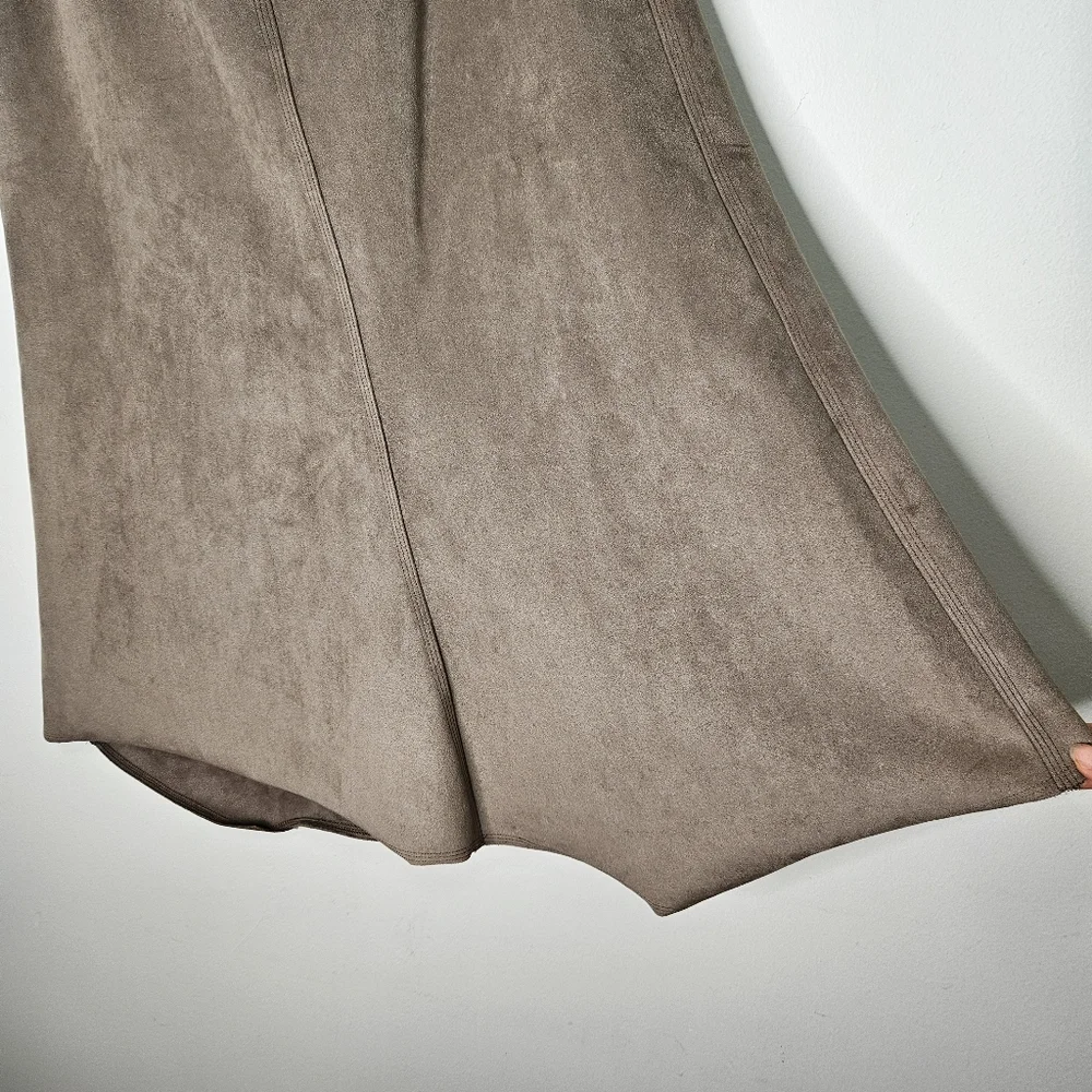 Aritzia Babaton Cecily Faux Suede  A-Line Midi Skirt Sz 4 Taupe Self-tie belt